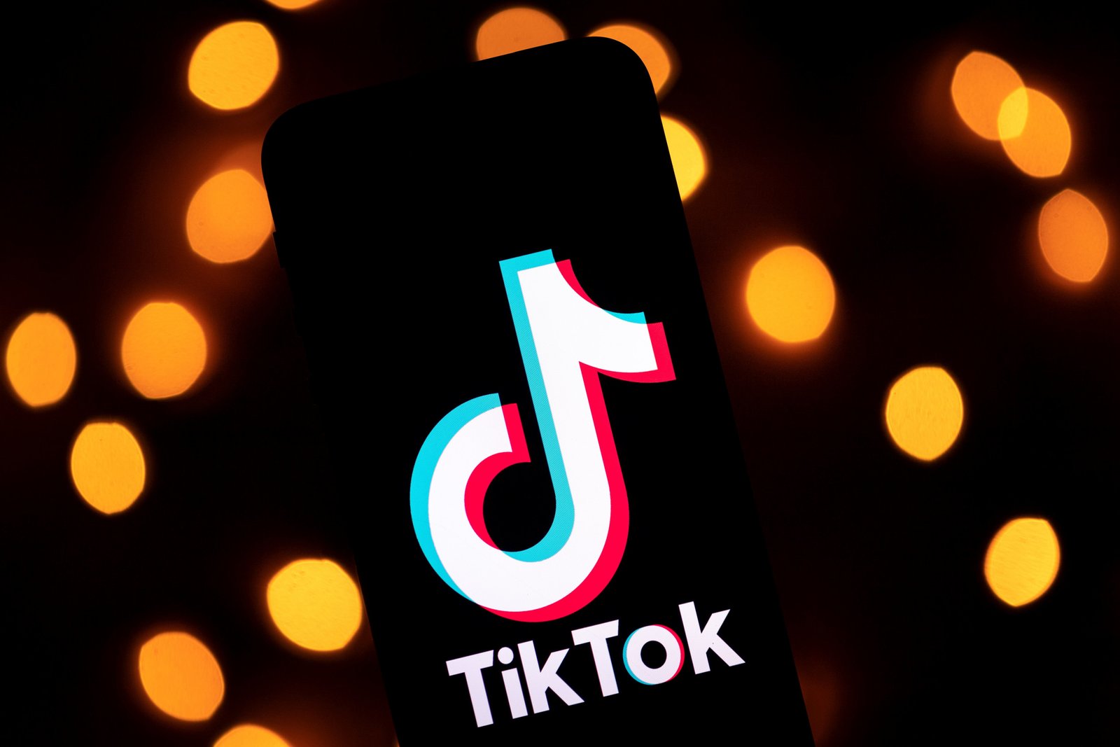 TikTok now lets users receive direct messages from everyone, just like Instagram